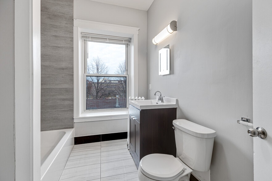 More Photos Of 4431-4433 N Racine Ave, Chicago Apartments For Sale