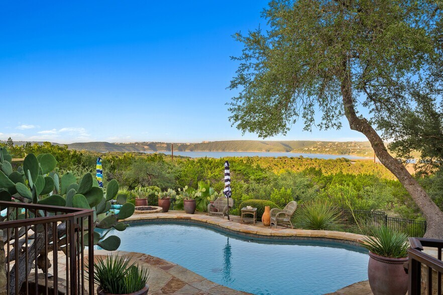 More Photos Of 3911 Lago Vista Dr, Austin Apartments For Sale