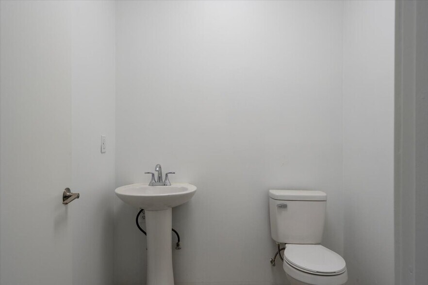 More Photos Of 9020 State Highway 21, Trenton Unknown For Lease