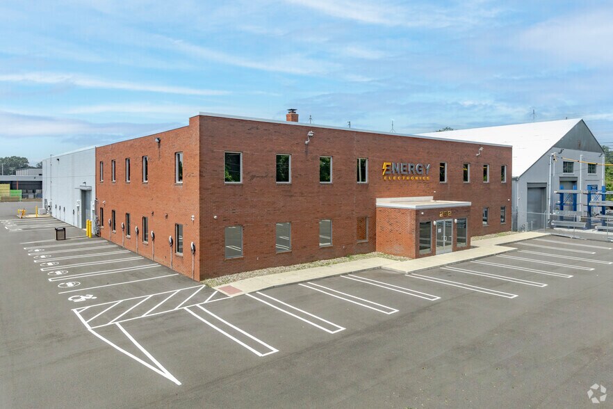 More Photos Of 252-262 Depot Rd, Milford Light Distribution For Lease