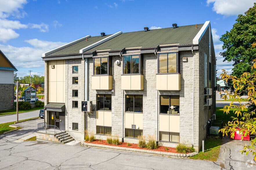 More Photos Of 366 Rd Aylmer, Gatineau Medical For Sale