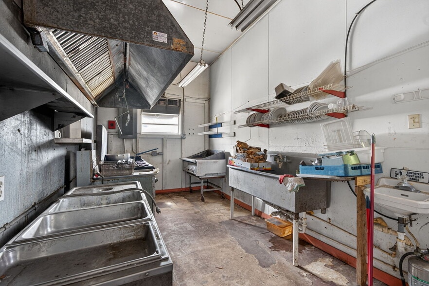 More Photos Of 800 S US 301, Sumterville Restaurant For Sale