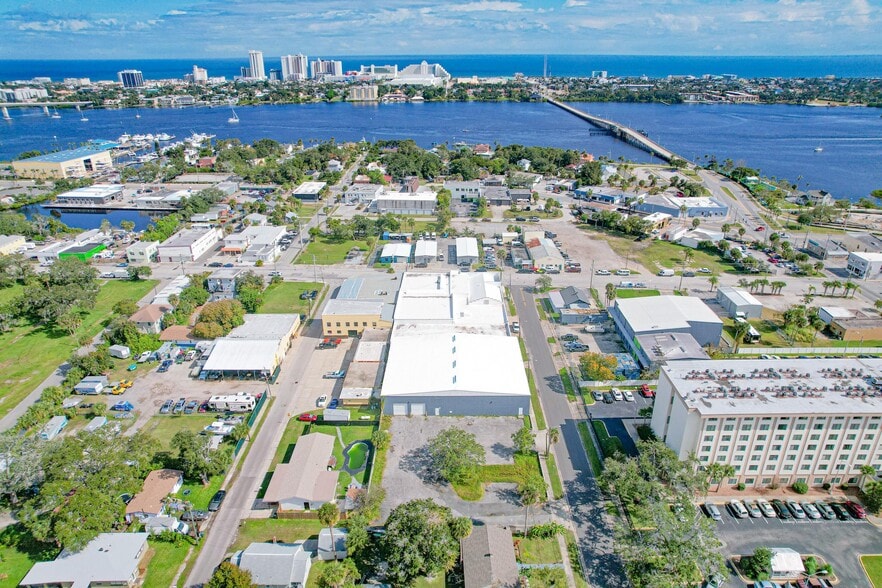 More Photos Of 530 N Beach St, Daytona Beach Warehouse For Sale