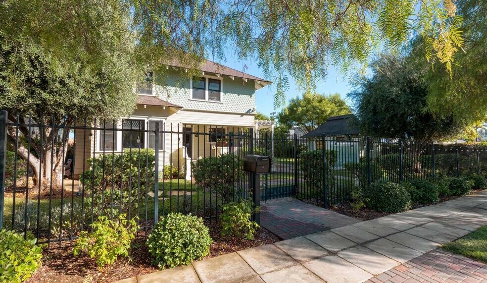 More Photos Of 136-140 W 3rd Ave, Escondido Office For Lease