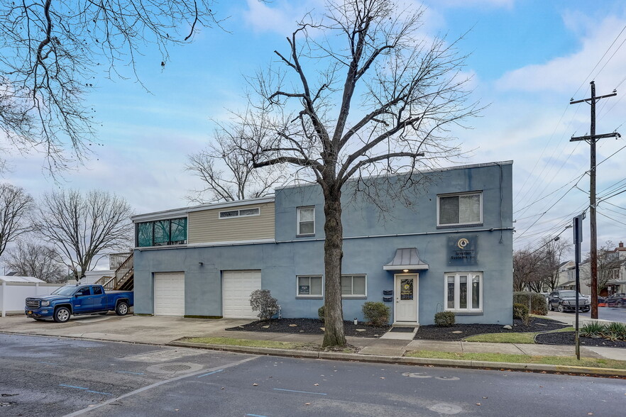 More Photos Of 329 Otter St, Bristol Flex For Lease