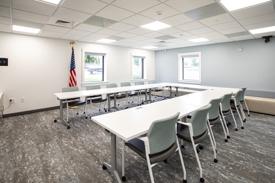 More Photos Of 54 County St, Somerset Bank For Lease