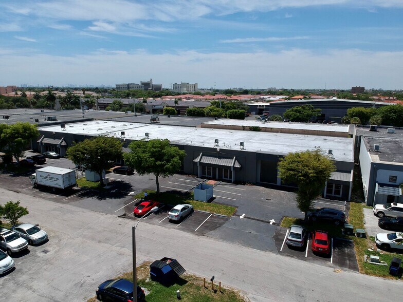 More Photos Of 2290-2336 W 77th St, Hialeah Warehouse For Lease