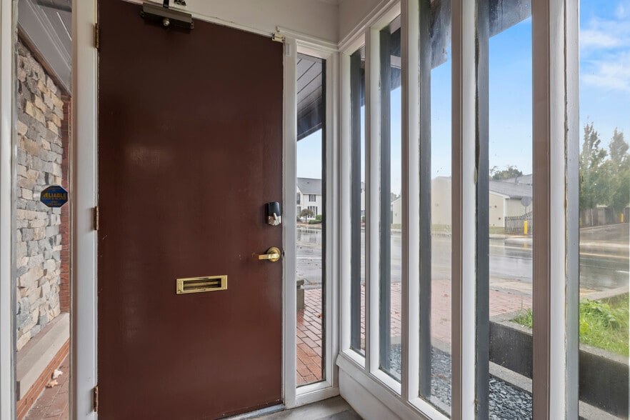 More Photos Of 54 Winthrop St, Taunton Office For Sale