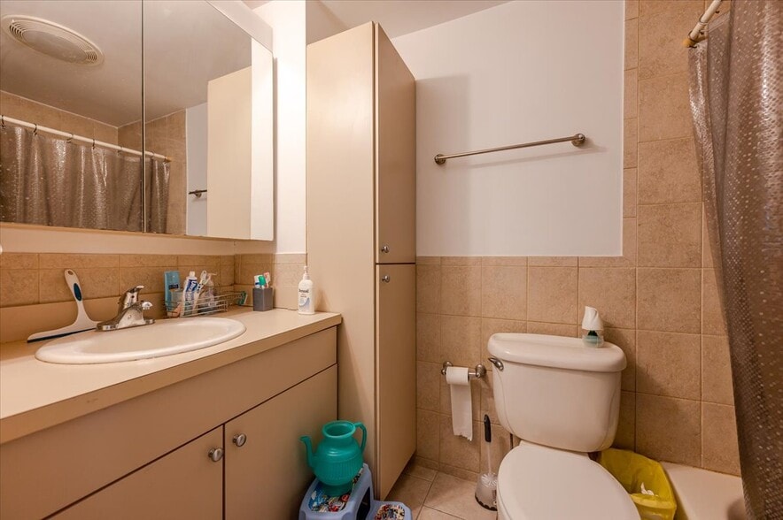 More Photos Of 21-23 W Jamaica Ave, Valley Stream Flex For Sale
