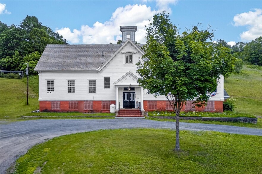 More Photos Of 66 Duttonsville School dr, Cavendish Schools For Sale