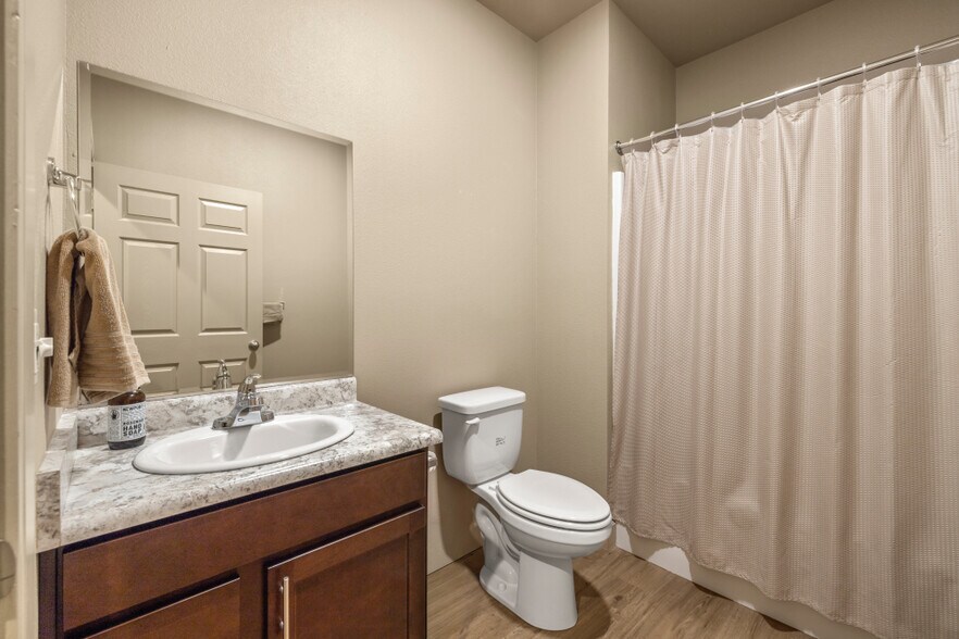 More Photos Of 125 S 6th St, Klamath Falls Flex For Sale