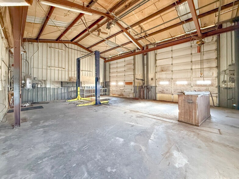 More Photos Of 11730 Highway 152, Pampa Warehouse For Sale