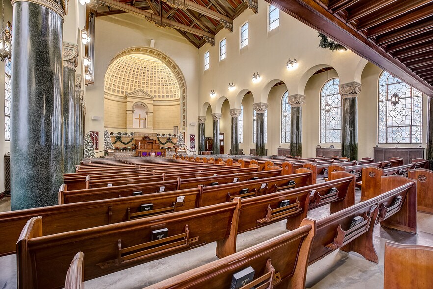 More Photos Of 1110 Guadalupe St, Austin Religious Facility For Lease
