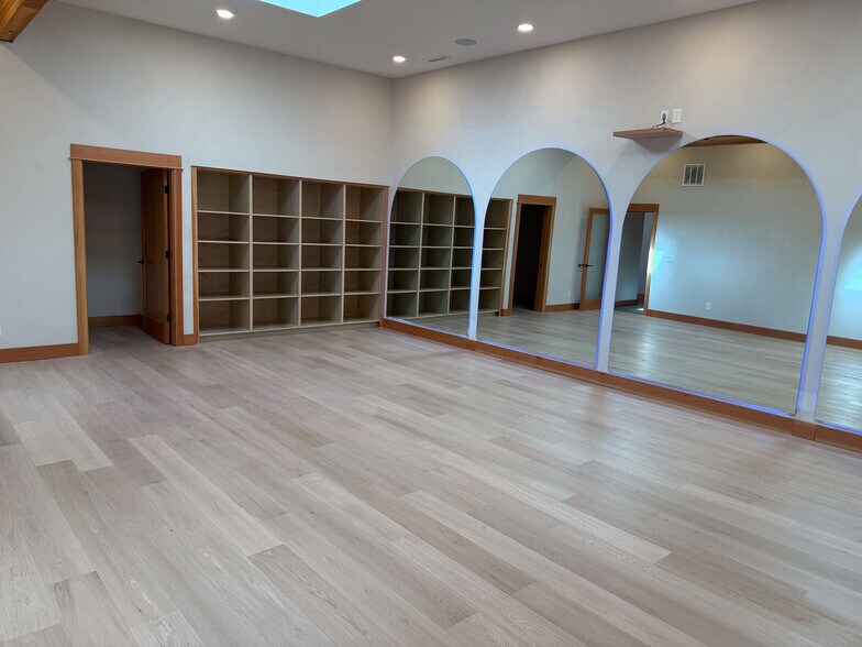 More Photos Of 519-527 NW 21st Ave, Portland Storefront Retail Office For Sale