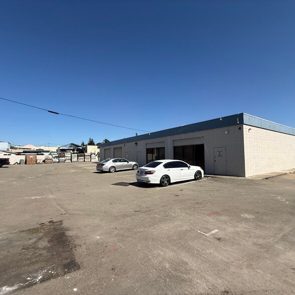 More Photos Of 2882 Grove Way, Castro Valley Service For Lease