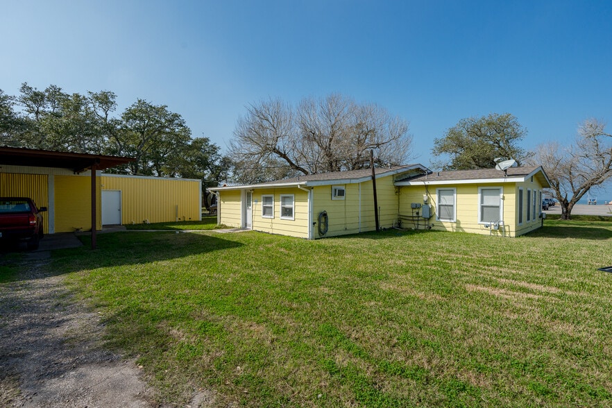 More Photos Of 3966 FM 1781, Rockport Specialty For Sale