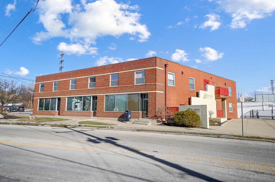 Primary Photo Of 3925-3927 Brotherton Rd, Cincinnati Office For Sale
