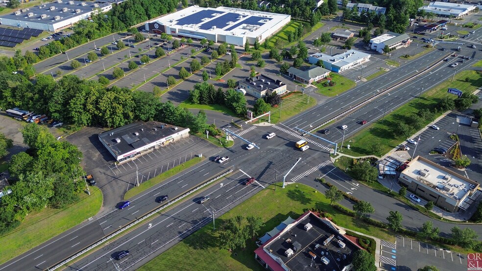 More Photos Of 3269-3281 Berlin Tpke, Newington Storefront Retail Office For Lease