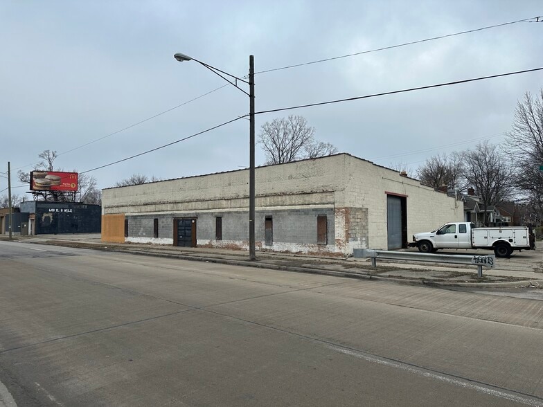 Primary Photo Of 637 E 8 Mile Rd, Hazel Park Warehouse For Sale