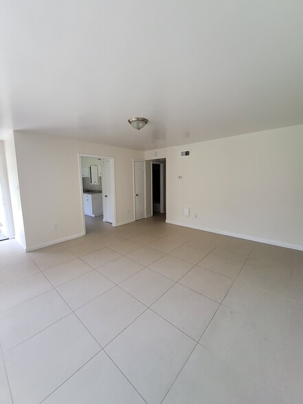 More Photos Of 2295 Candlewyck Cir, Memphis Apartments For Sale