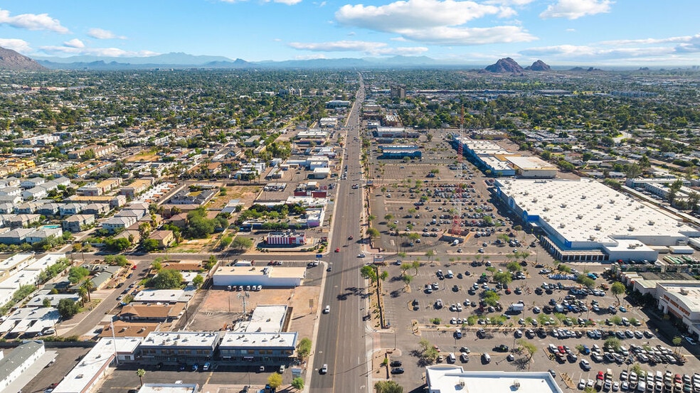 More Photos Of 3722 E Thomas Rd, Phoenix Freestanding For Lease