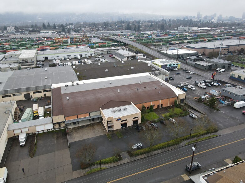 More Photos Of 4611 SE 26th Ave, Portland Warehouse For Lease