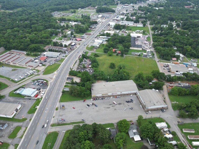 More Photos Of 924 Providence Blvd, Clarksville Unknown For Lease