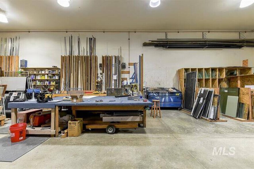 More Photos Of 603 & 621 N Main St, Moscow Distribution For Sale