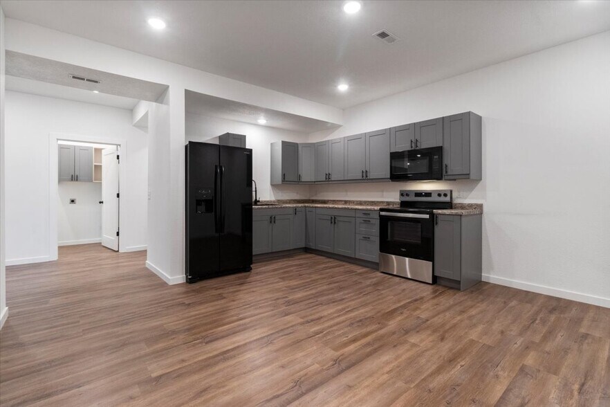 More Photos Of 515 Nebraska Ave, West Plains Apartments For Sale