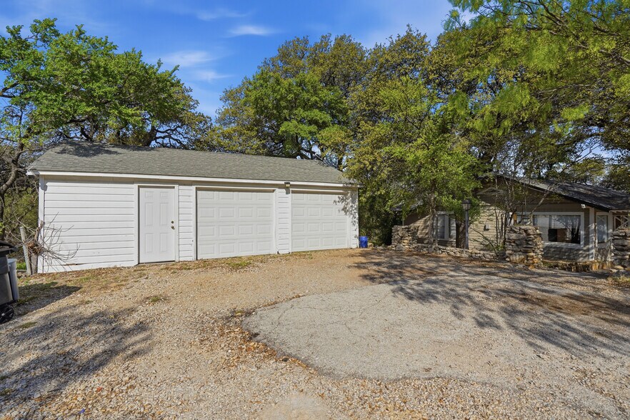 More Photos Of 7024 Edgemere Pl, Fort Worth Specialty For Sale