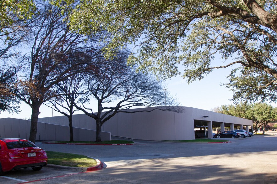 More Photos Of 2301 E Lamar Blvd, Arlington Unknown For Lease