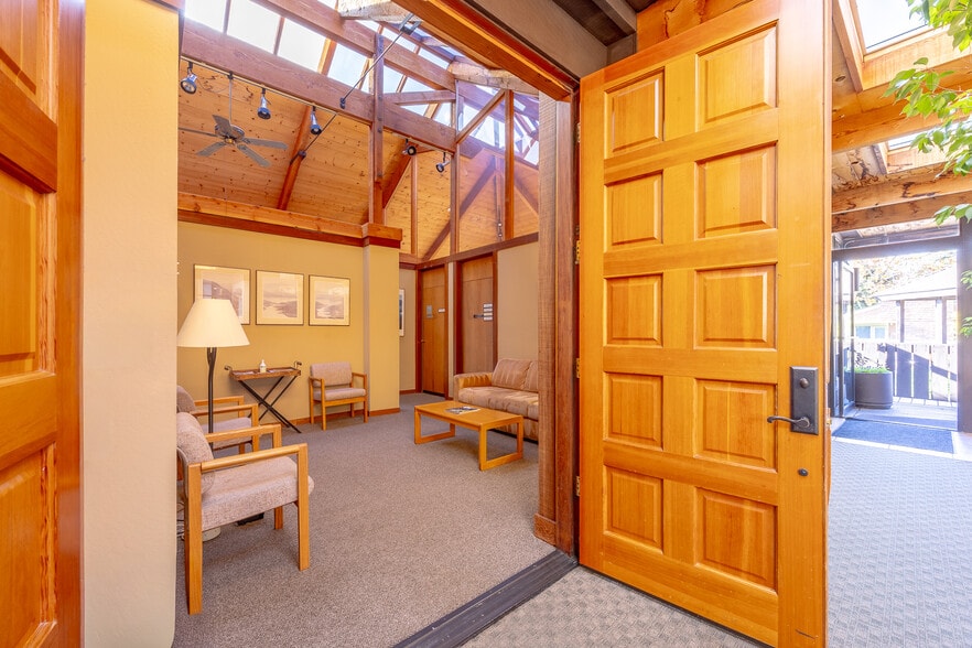 More Photos Of 1036 Sir Francis Drake Blvd, Kentfield Office For Lease