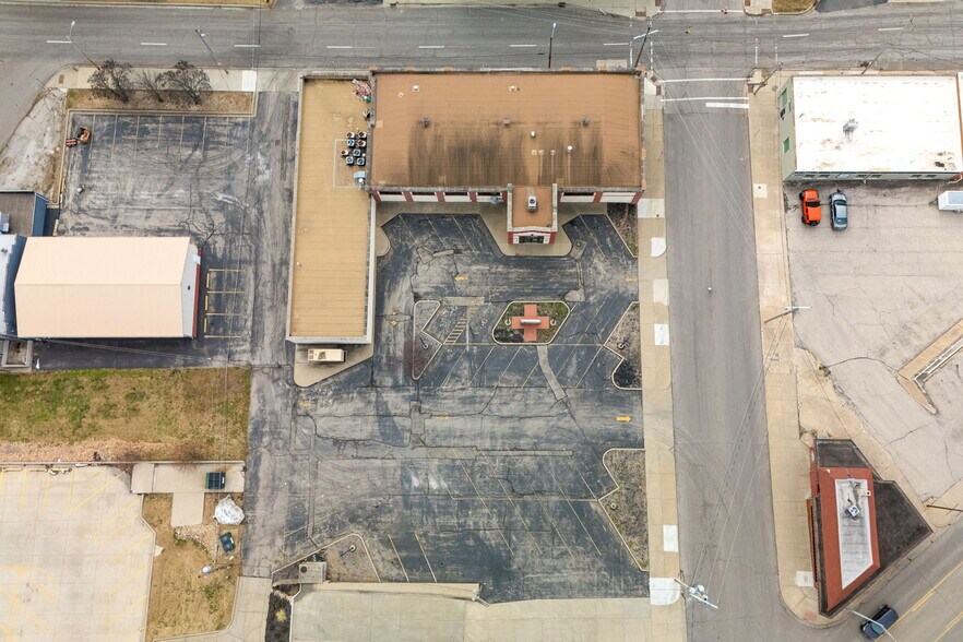 More Photos Of 401 N 12th St, Saint Joseph Office For Sale