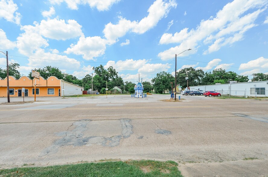 More Photos Of 7645-7661 Park Place Blvd, Houston Restaurant For Sale