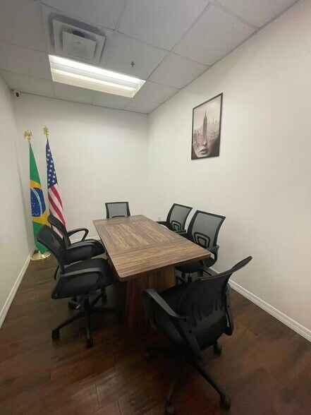 More Photos Of 7075 Kingspointe Pky, Orlando Showroom For Sale