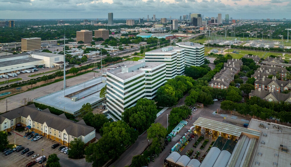 More Photos Of 4828-4888 Loop Central Dr, Houston Unknown For Lease