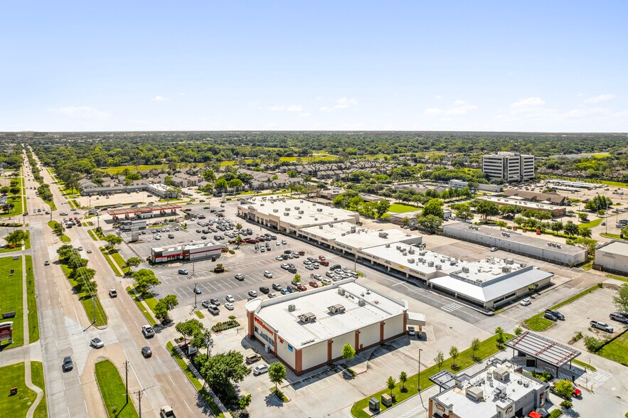 More Photos Of 2409-2469 Bay Area Blvd, Houston General Retail For Sale