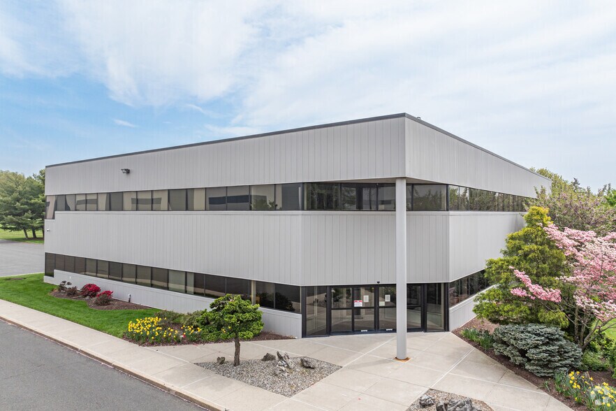 More Photos Of 400 Cottontail Ln, Somerset Warehouse For Lease