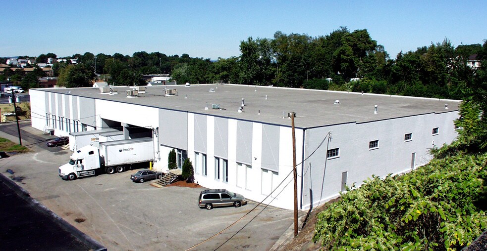 More Photos Of 585 Industrial Rd, Carlstadt Warehouse For Lease