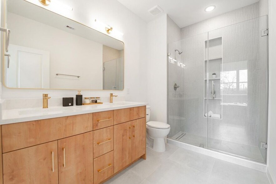 More Photos Of 7118 Eastwood st, Houston Multifamily For Sale