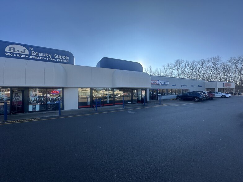 More Photos Of 726-740 28th St SE, Grand Rapids General Retail For Sale