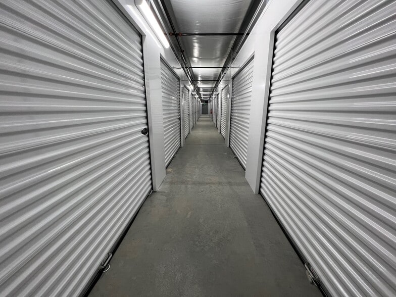 More Photos Of 4296 Bemiss Rd, Valdosta Self Storage For Sale