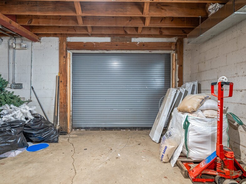 More Photos Of 105 W Henderson St, Marion General Retail For Sale