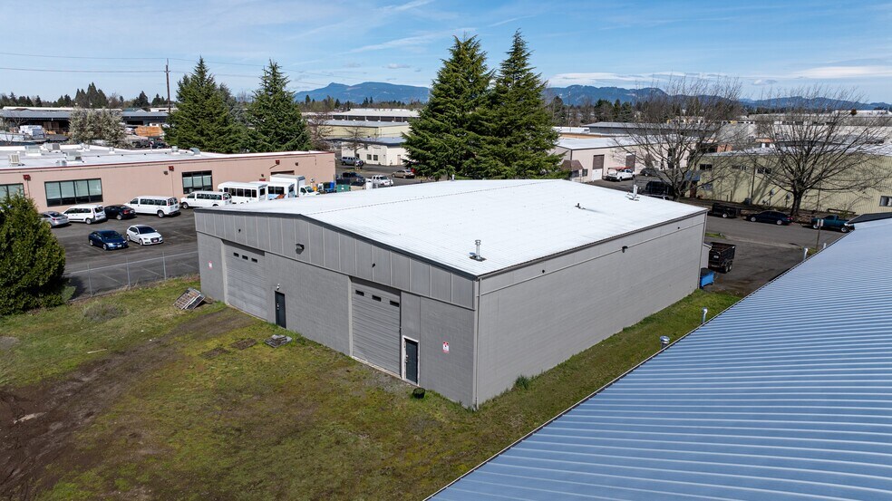 More Photos Of 174 Wallis St, Eugene Warehouse For Sale