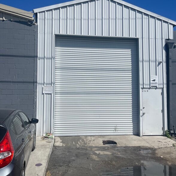 More Photos Of 2805 Los Flores Blvd, Lynwood Warehouse For Lease