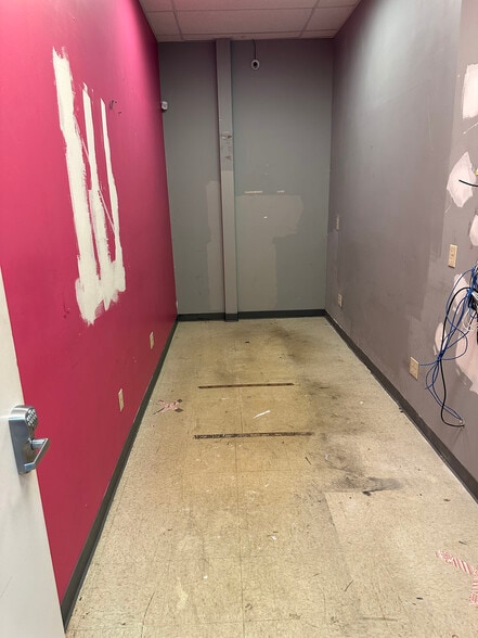 More Photos Of 6880 W Main St, Kalamazoo General Retail For Sale