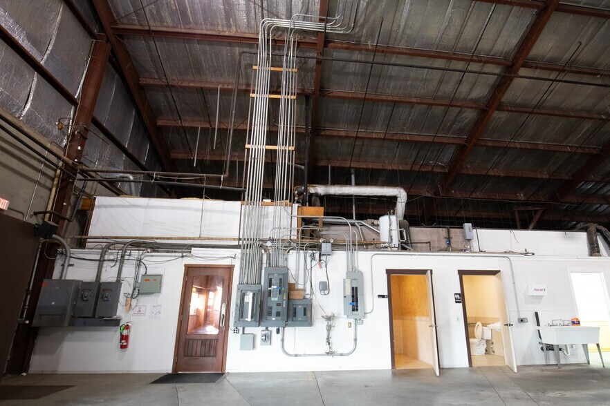 More Photos Of 1215 W Poplar St, Walla Walla Distribution For Lease