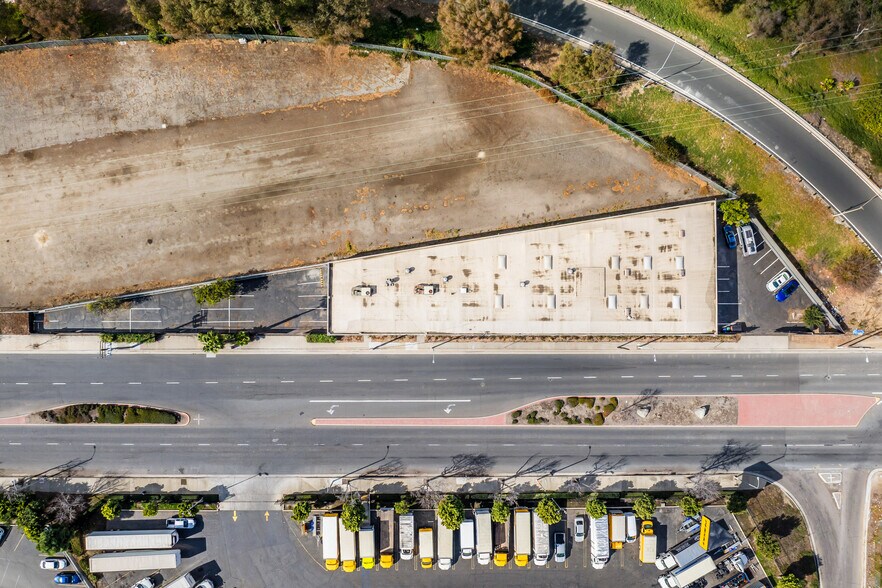 More Photos Of 19603 Figueroa St, Carson Warehouse For Lease