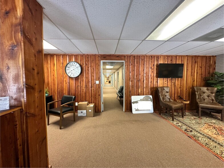 More Photos Of 120 S Charlton St, Woodville Office For Sale