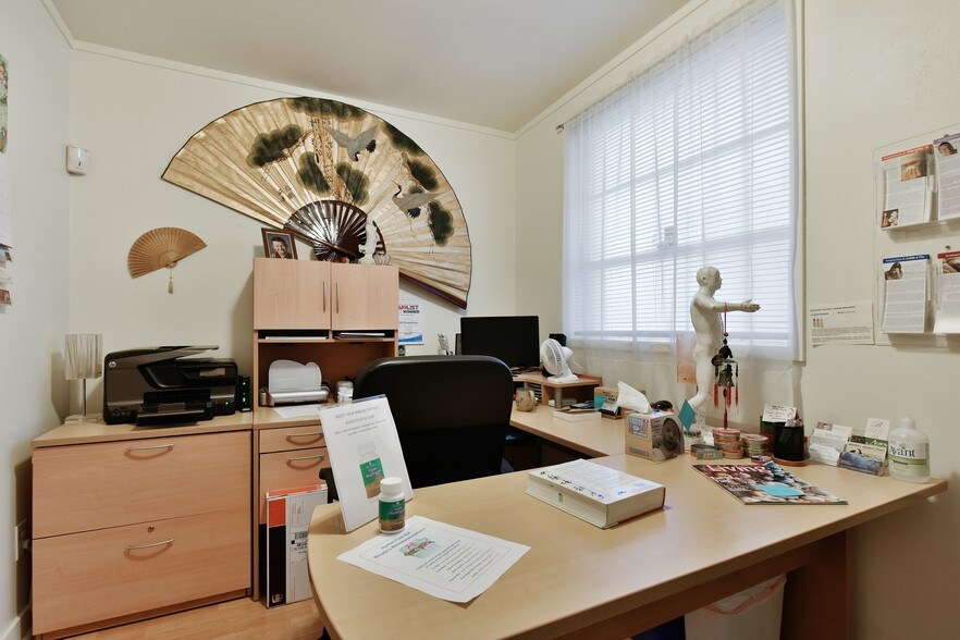 More Photos Of 2929 Summit St, Oakland Office For Lease